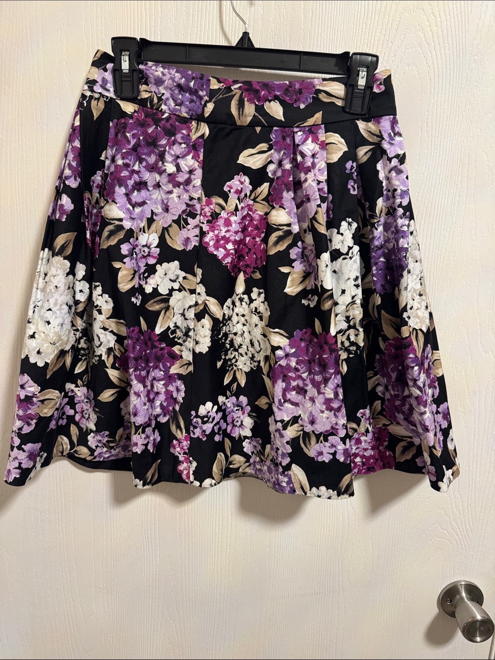 White House Black Market Floral Hydrangea Pleated Mini Skirt Women’s 2 (M) Lined